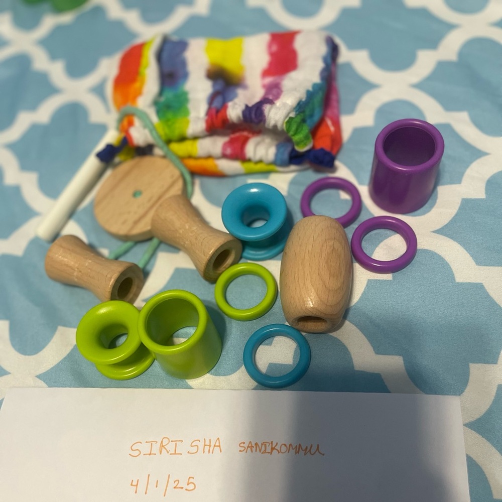 Threadable bead kit set 1 comes with a drawstring bag.